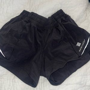 black lululemon shorts